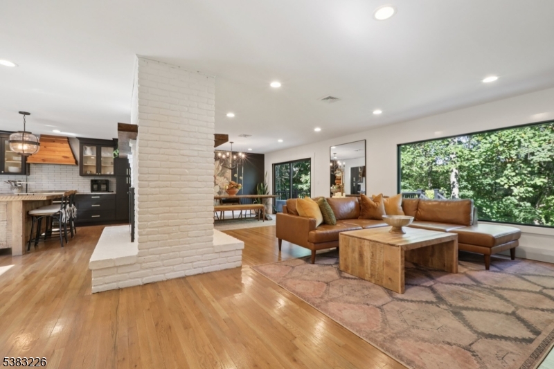 34 Chopin Dr