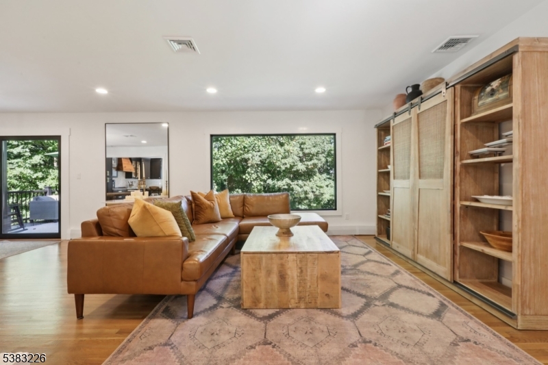 34 Chopin Dr