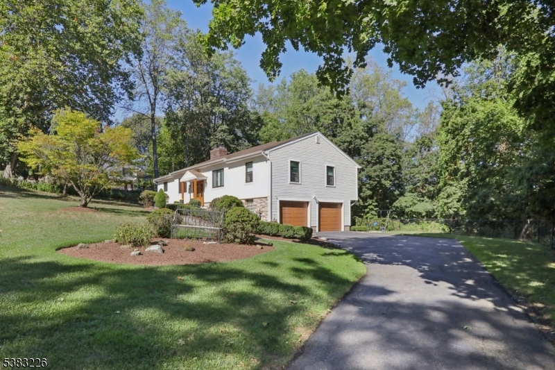 34 Chopin Dr