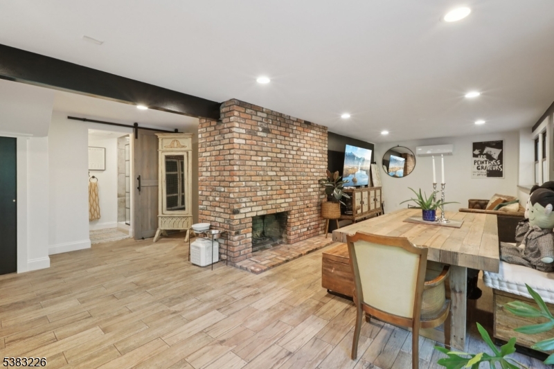 34 Chopin Dr