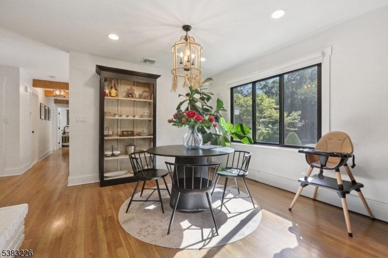 34 Chopin Dr