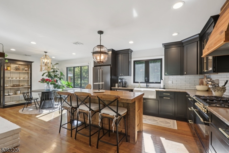 34 Chopin Dr
