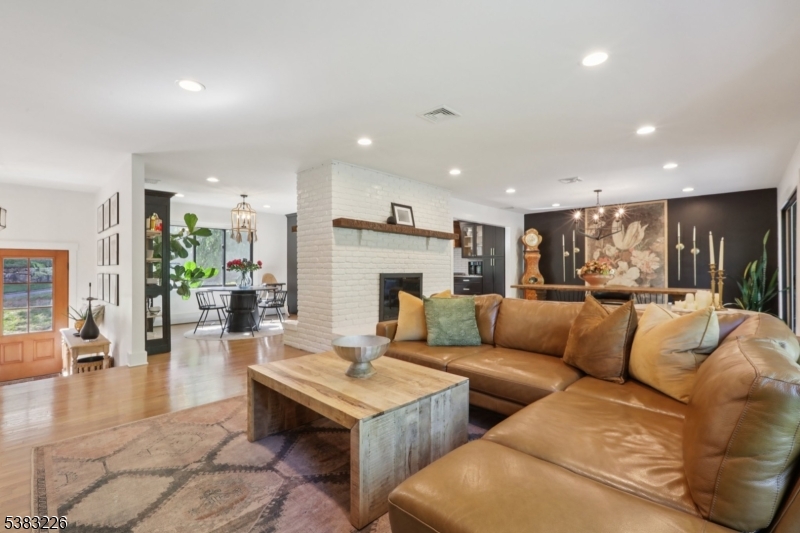 34 Chopin Dr