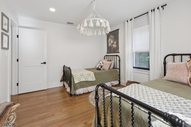 34 Chopin Dr