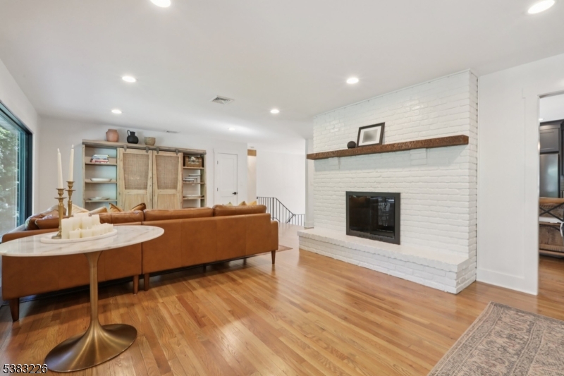 34 Chopin Dr