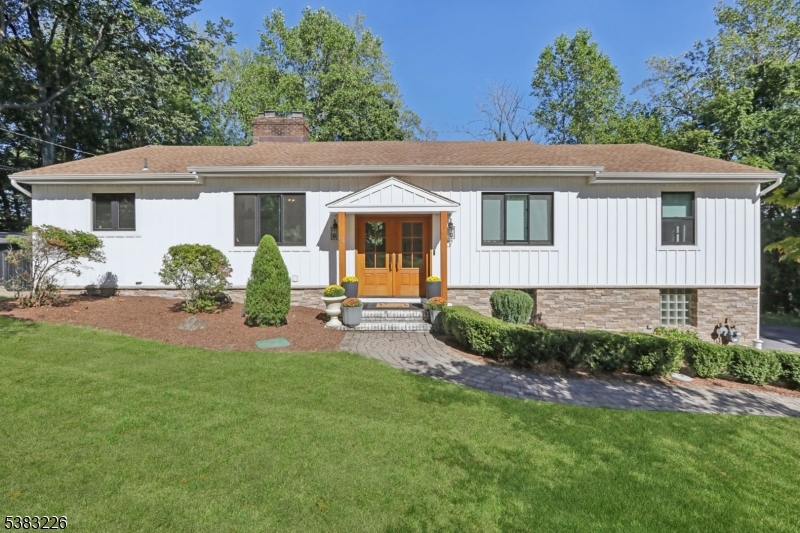 34 Chopin Dr