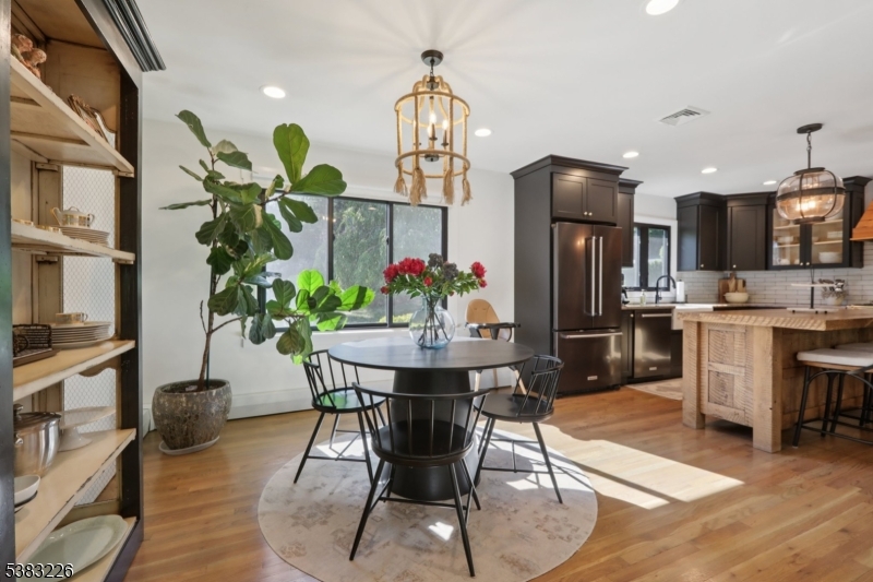 34 Chopin Dr
