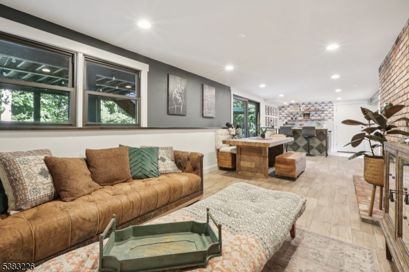 34 Chopin Dr