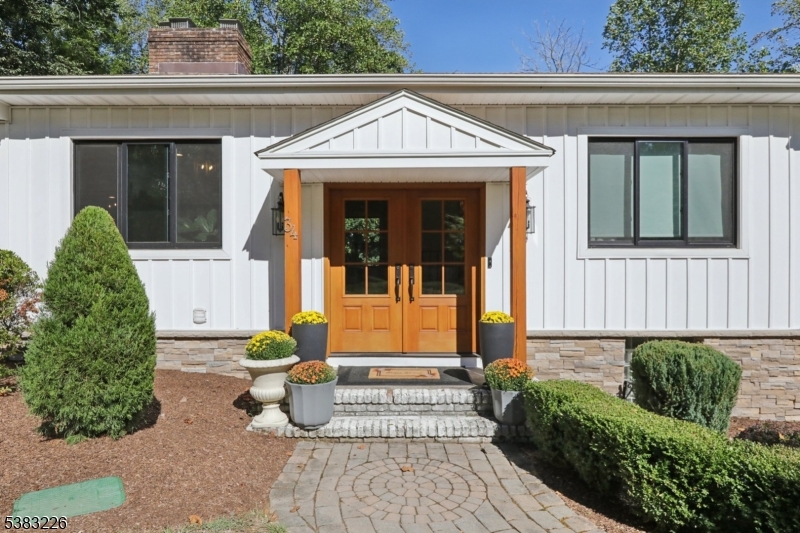 34 Chopin Dr