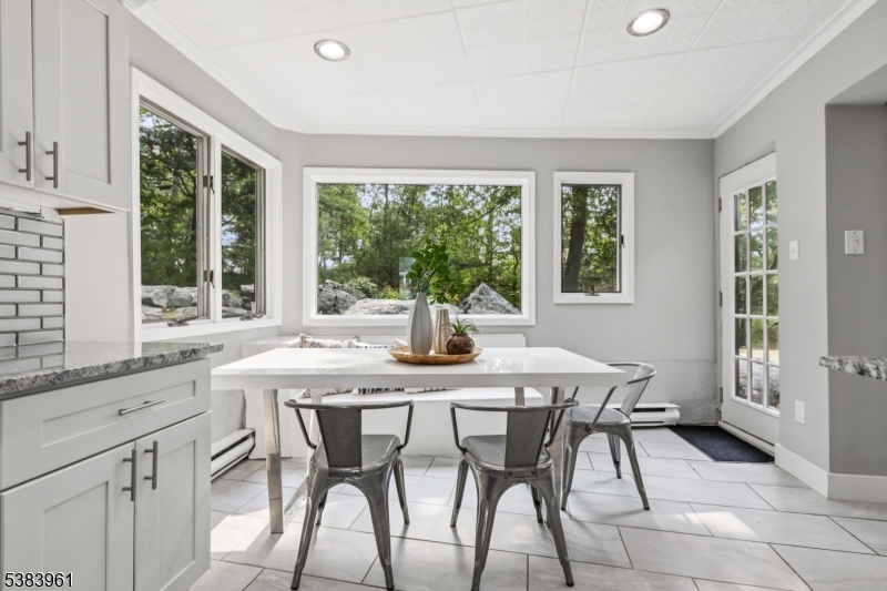 28 Sunrise Rd