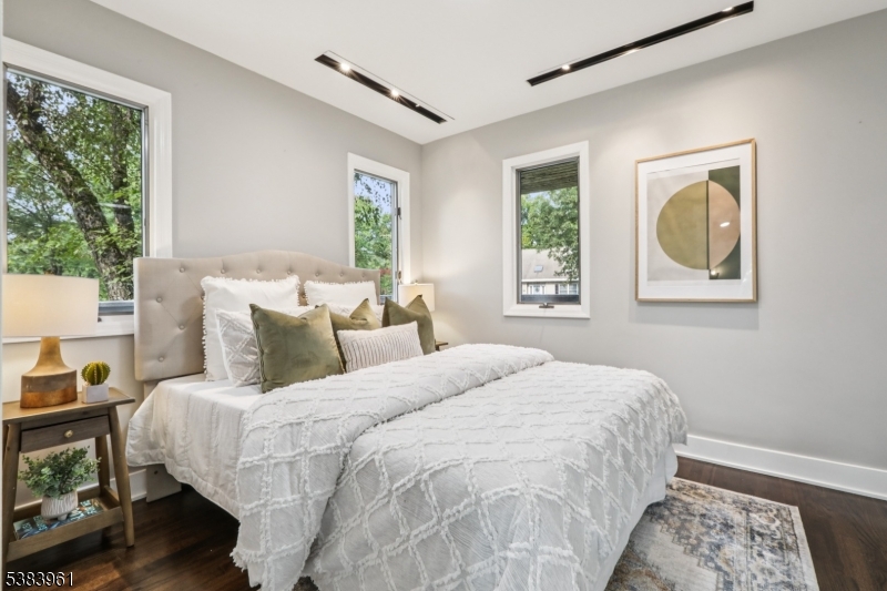 28 Sunrise Rd