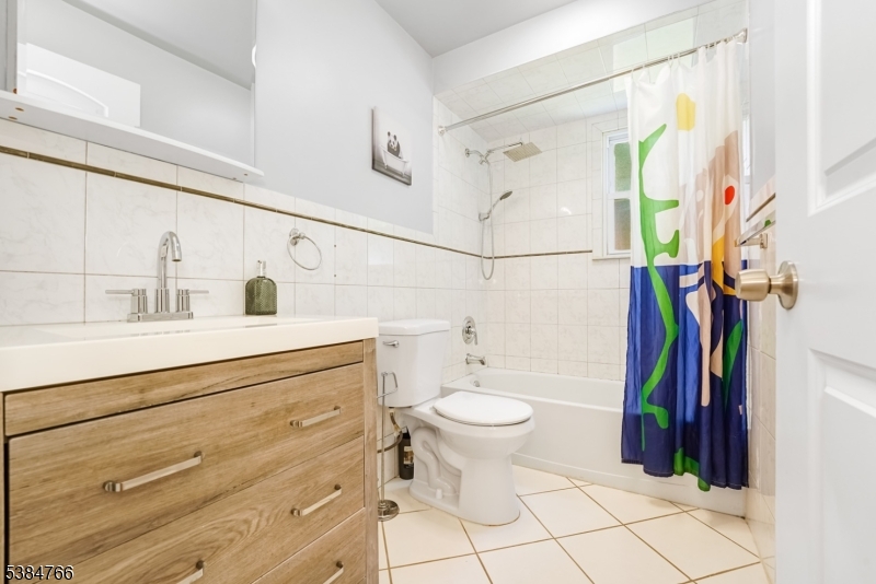 425 Brook Ct 1