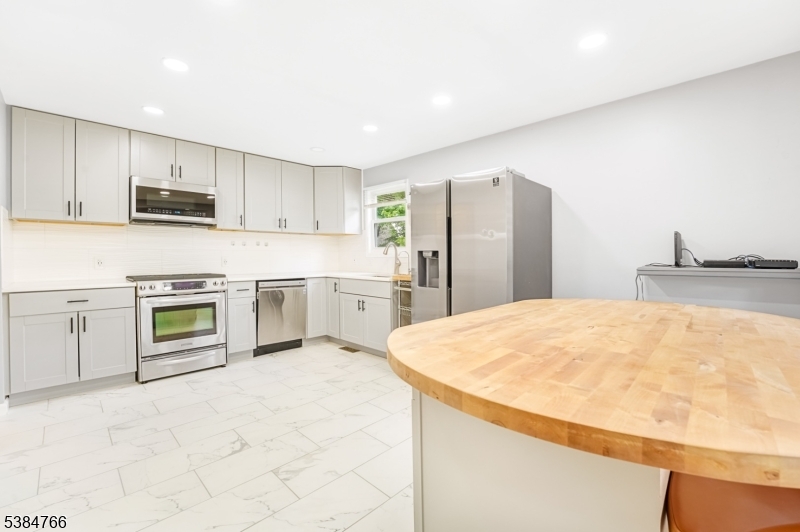 425 Brook Ct 1