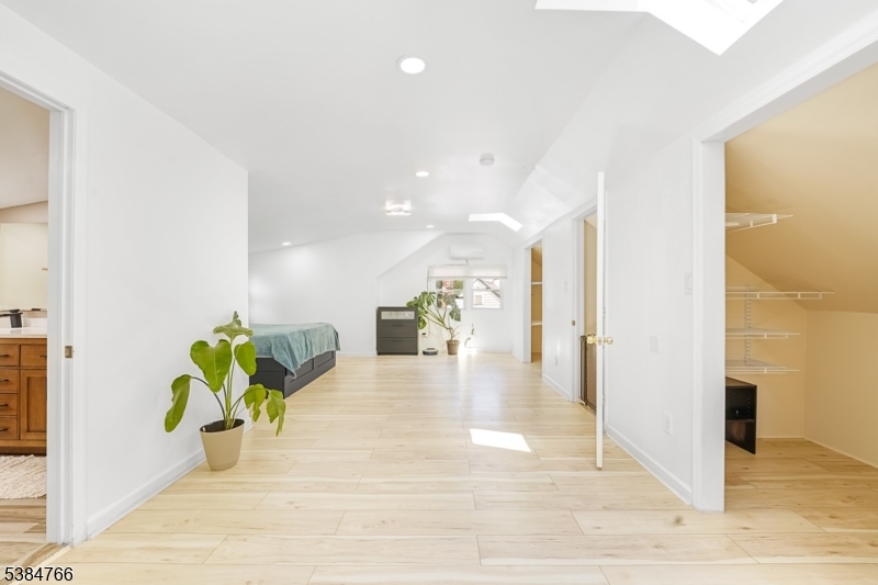 425 Brook Ct 1