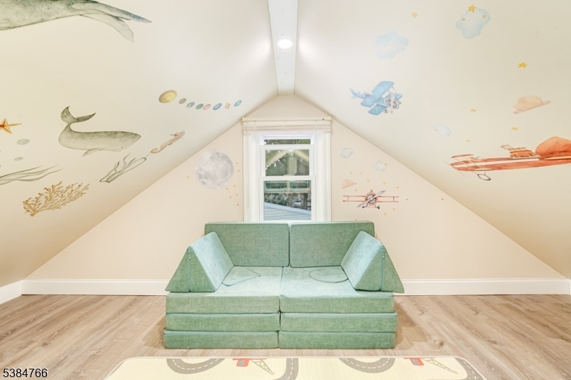 425 Brook Ct 1