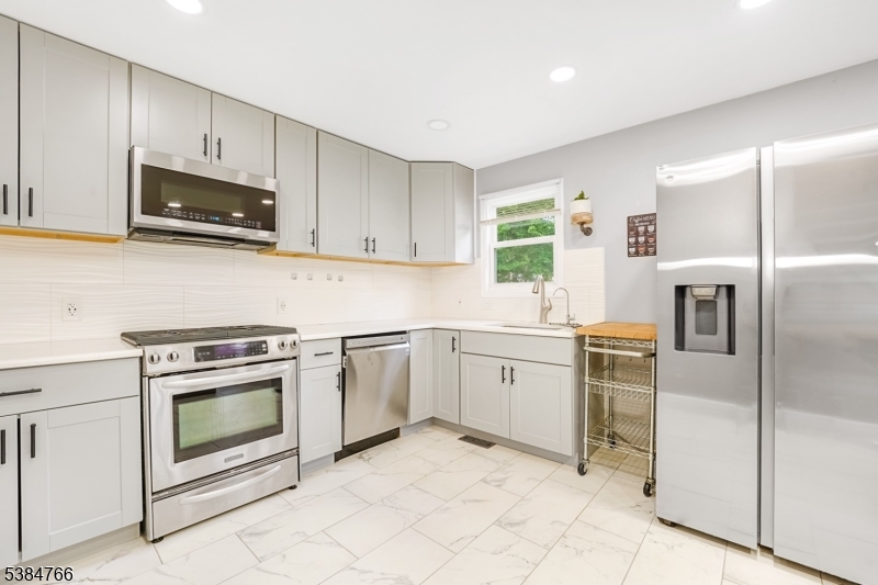 425 Brook Ct 1