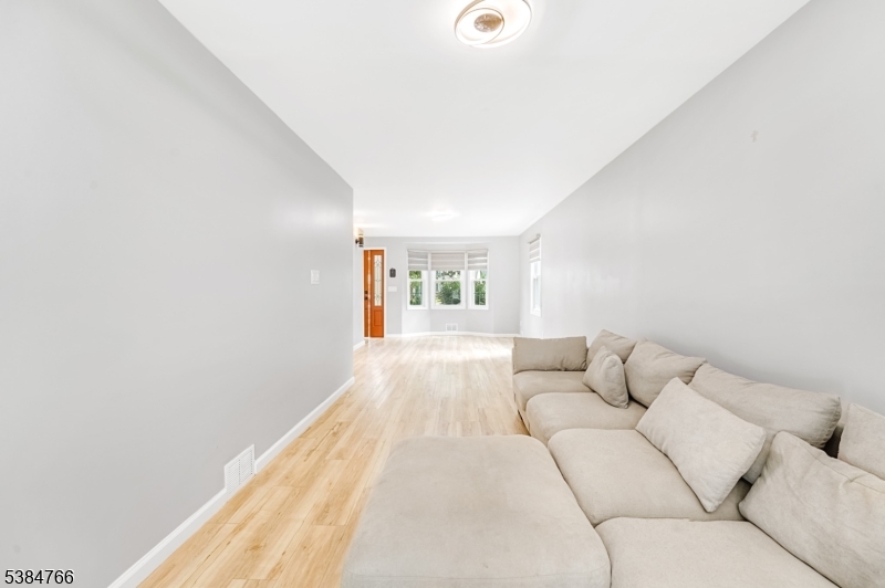 425 Brook Ct 1