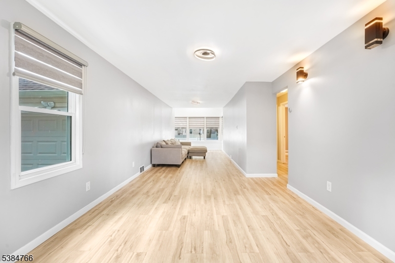 425 Brook Ct 1