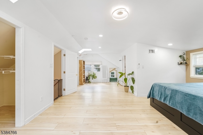 425 Brook Ct 1