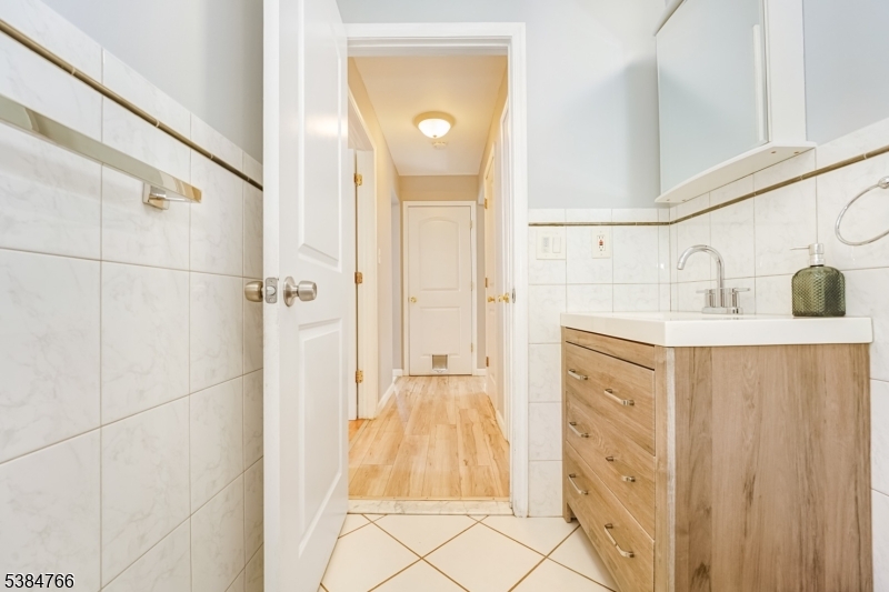 425 Brook Ct 1