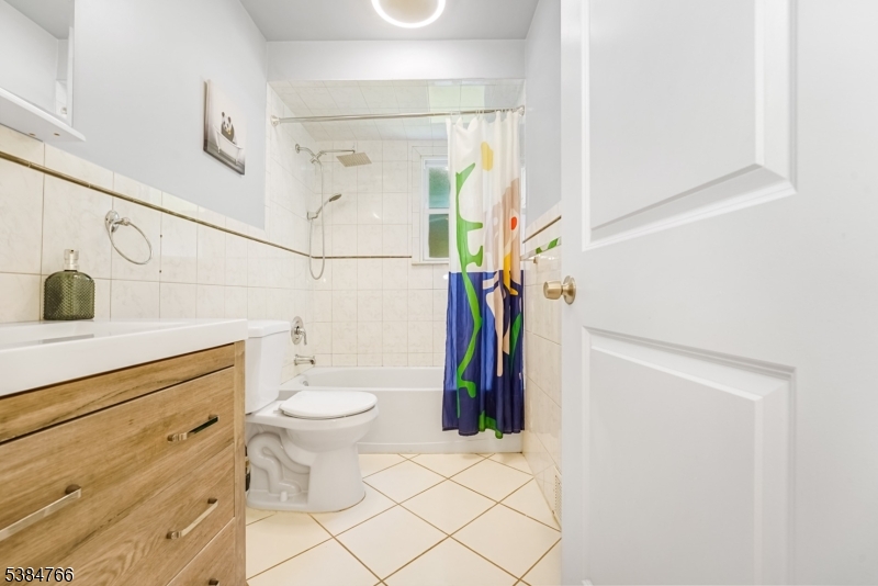 425 Brook Ct 1