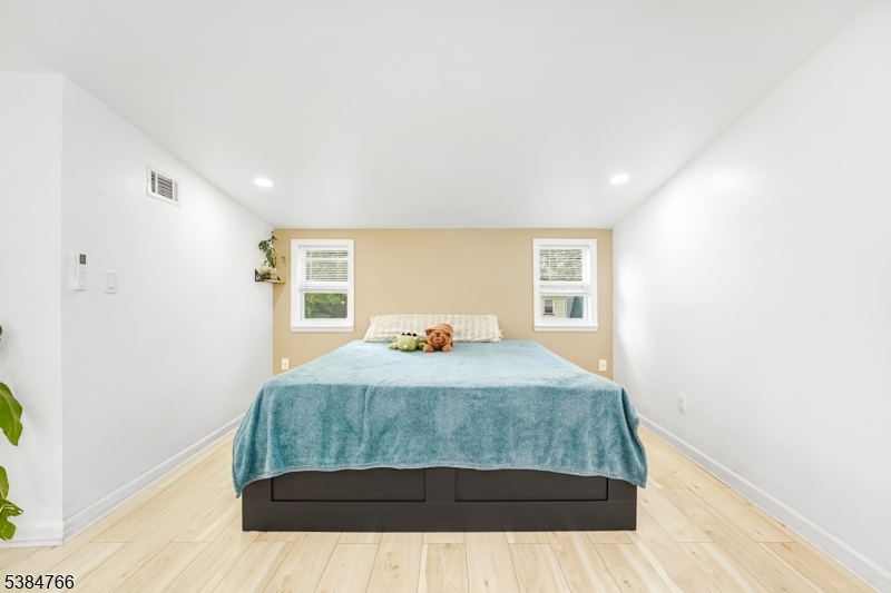 425 Brook Ct 1