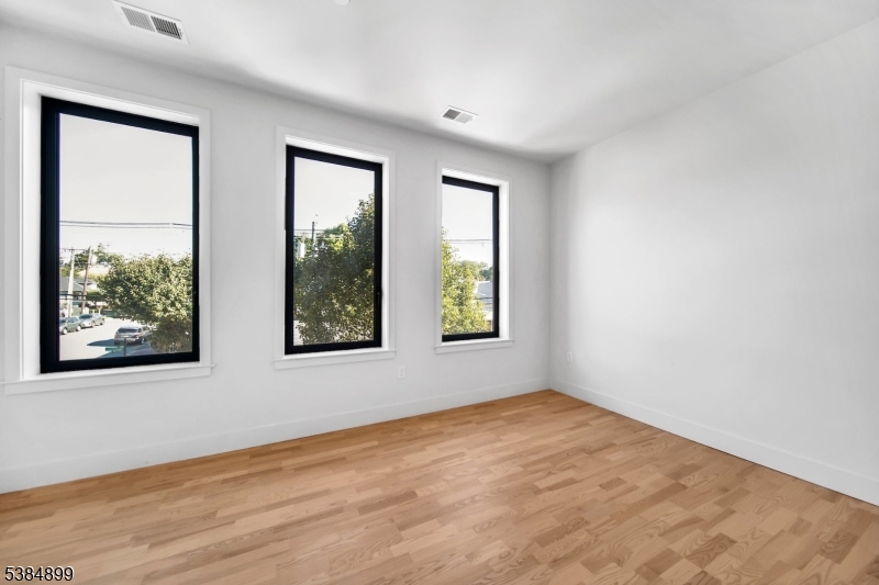 1037 Amboy Ave