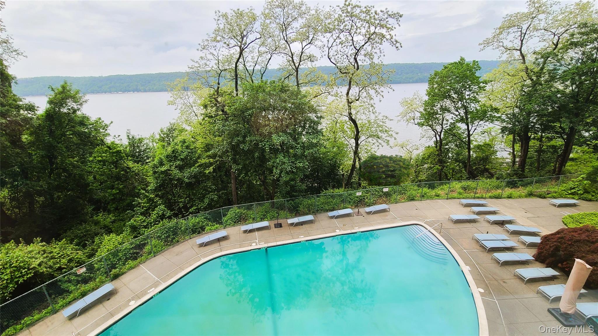 2727 Palisade Avenue Unit: 4H