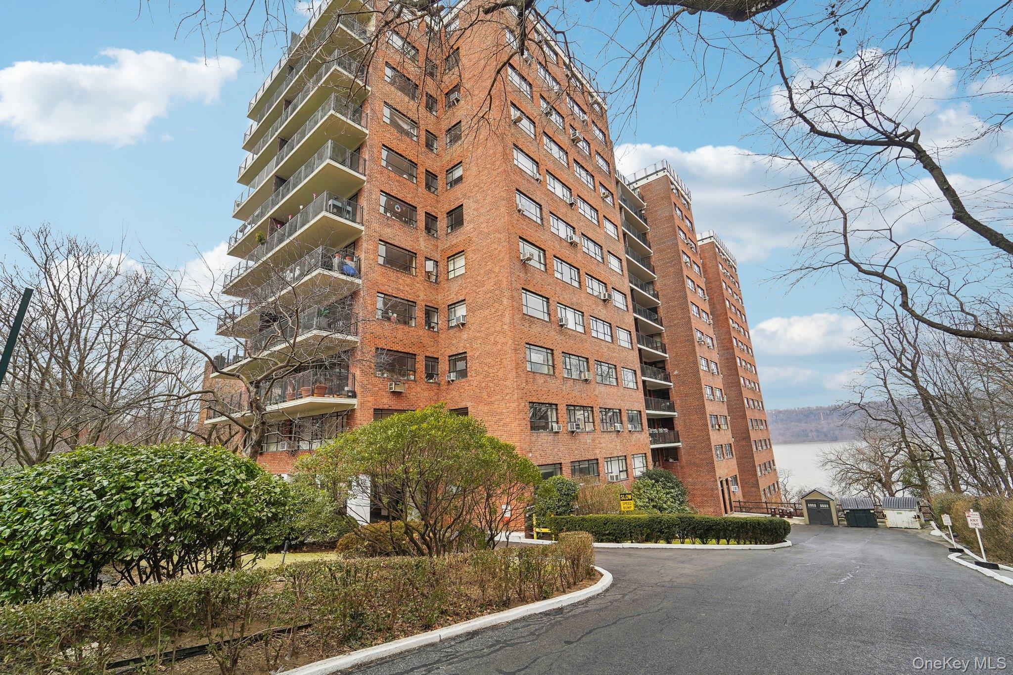 2727 Palisade Avenue Unit: 4H