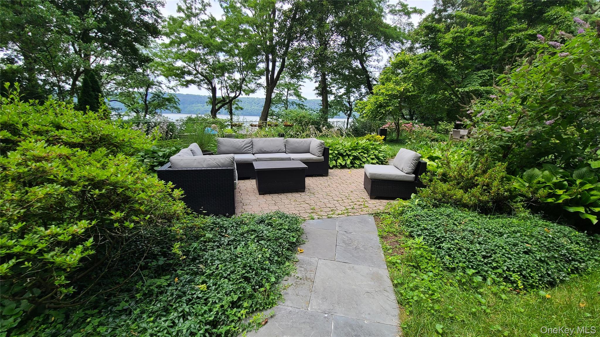 2727 Palisade Avenue Unit: 4H
