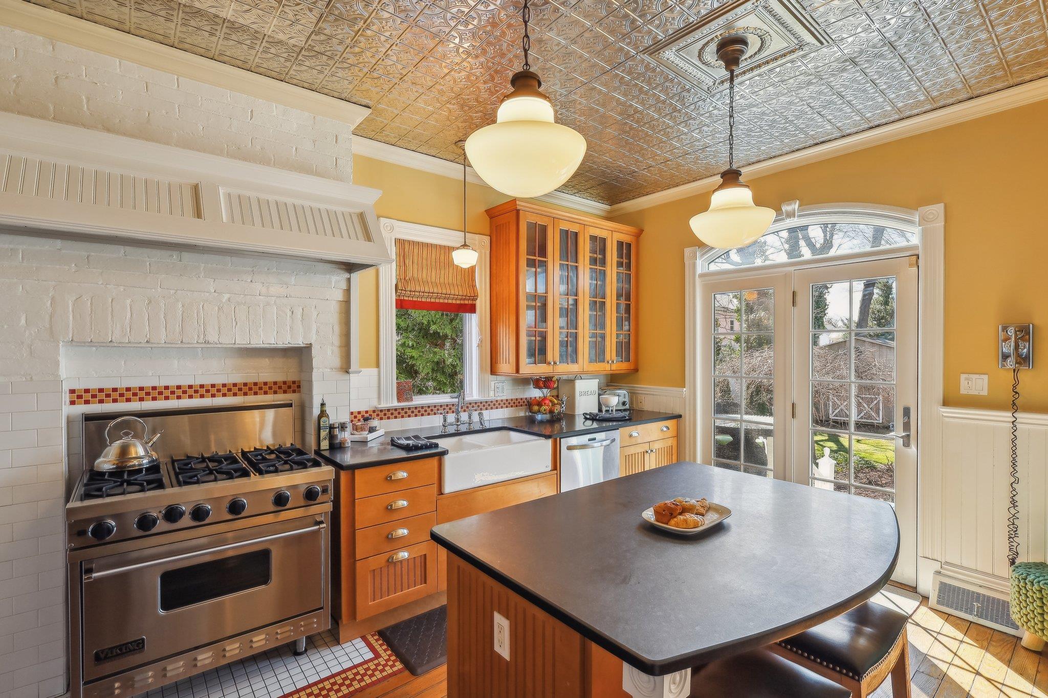 203 8th Avenue