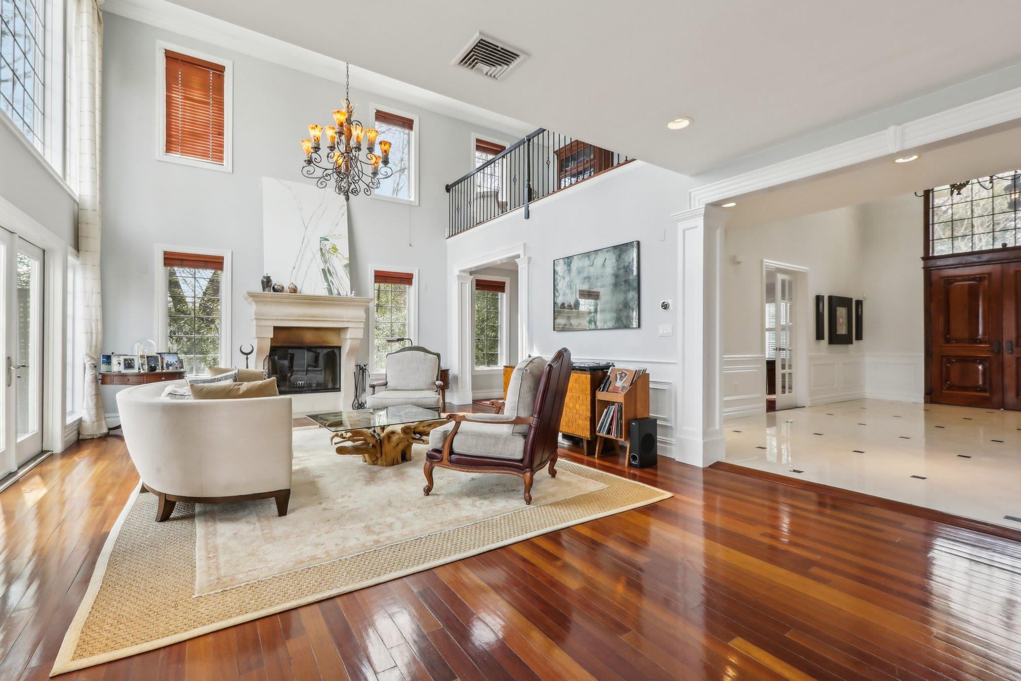 2 Tompkins Court