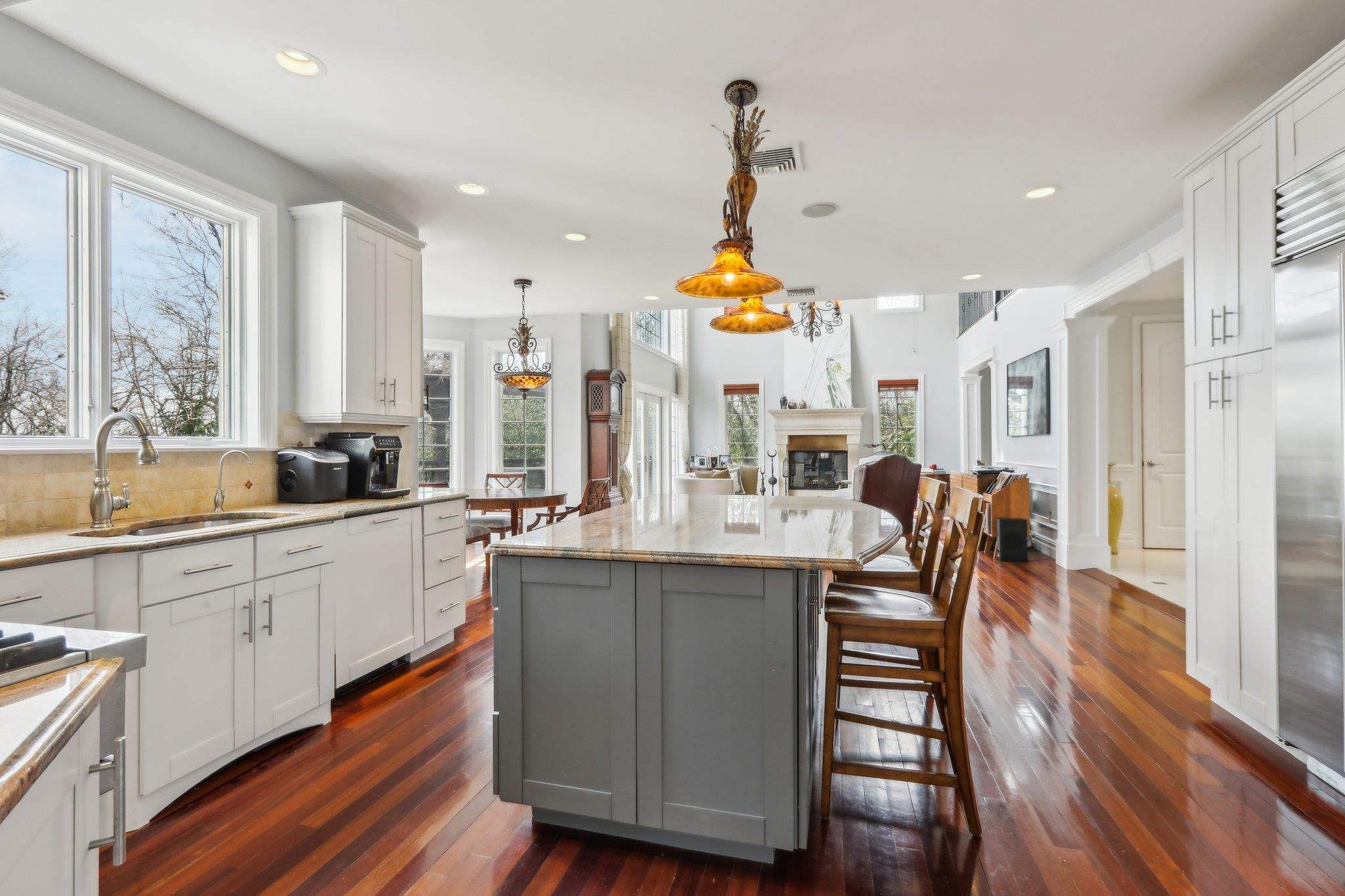 2 Tompkins Court