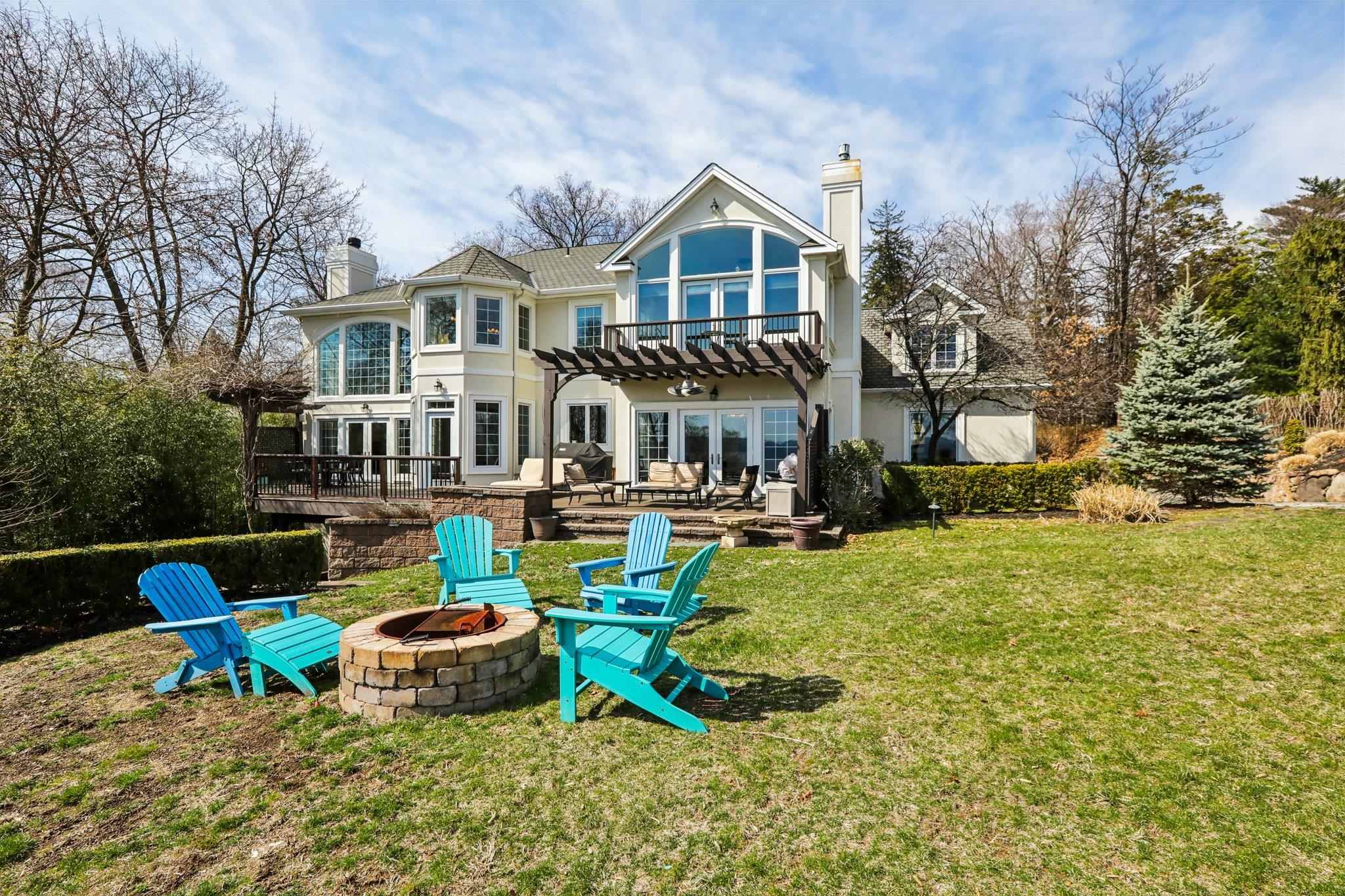 2 Tompkins Court