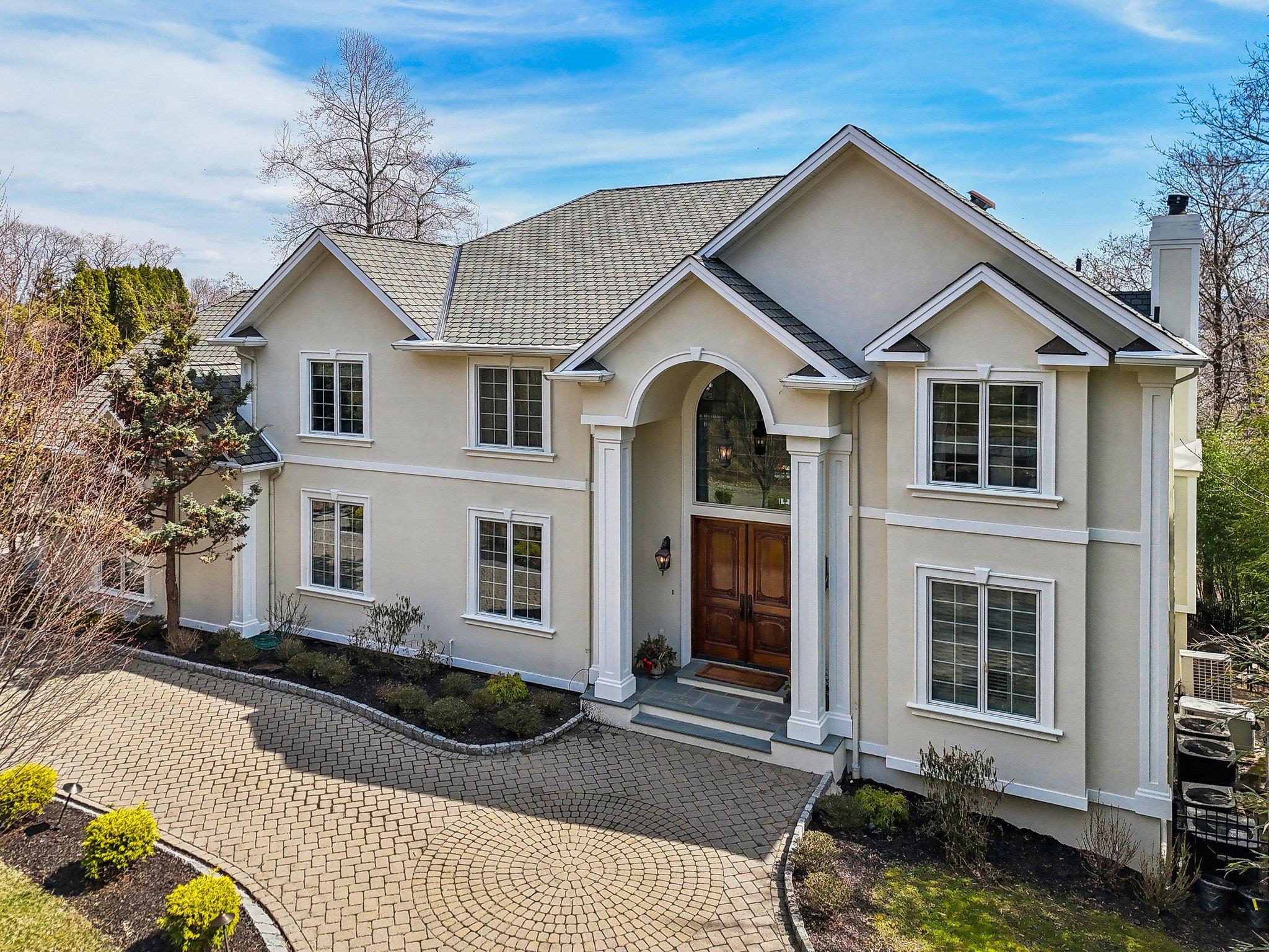 2 Tompkins Court