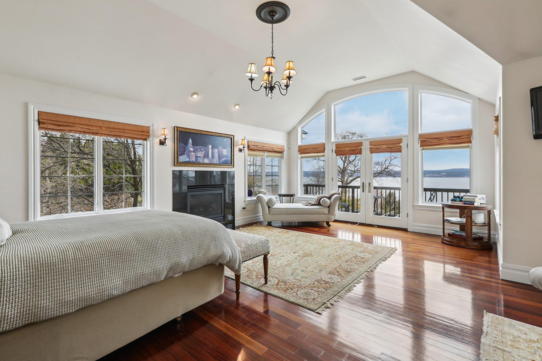 2 Tompkins Court