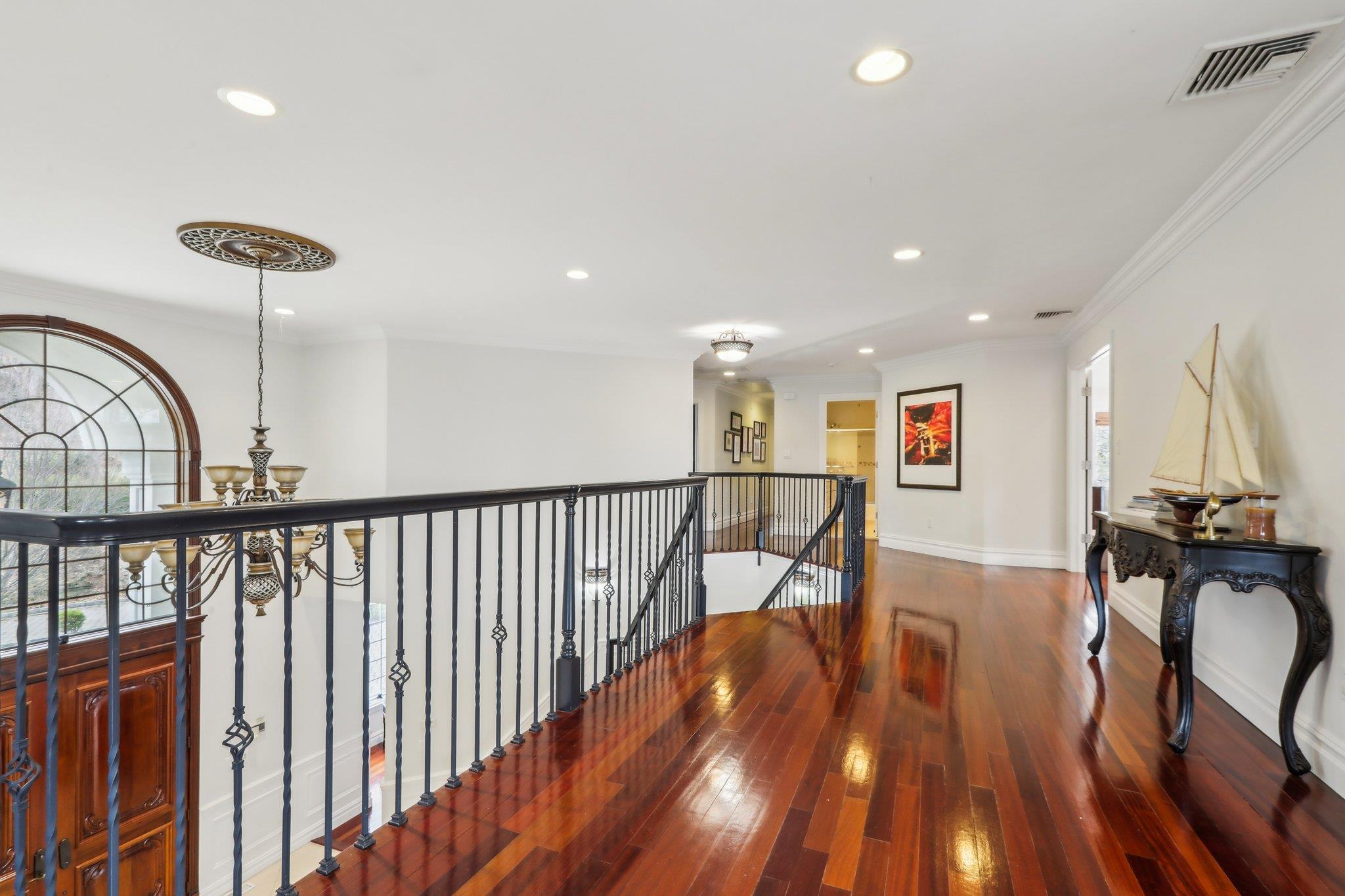 2 Tompkins Court