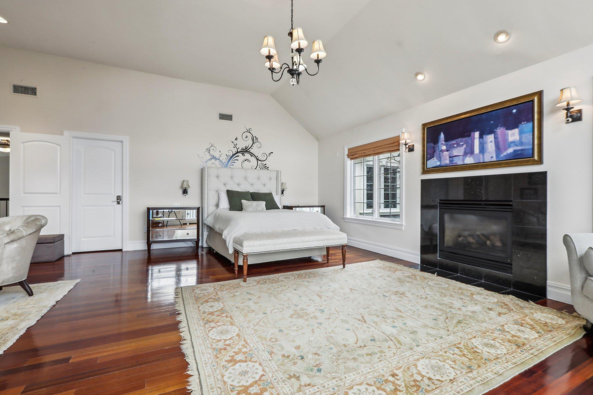 2 Tompkins Court