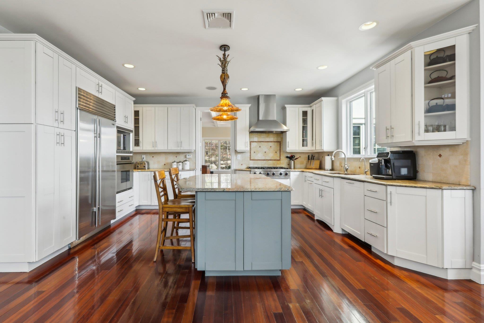 2 Tompkins Court
