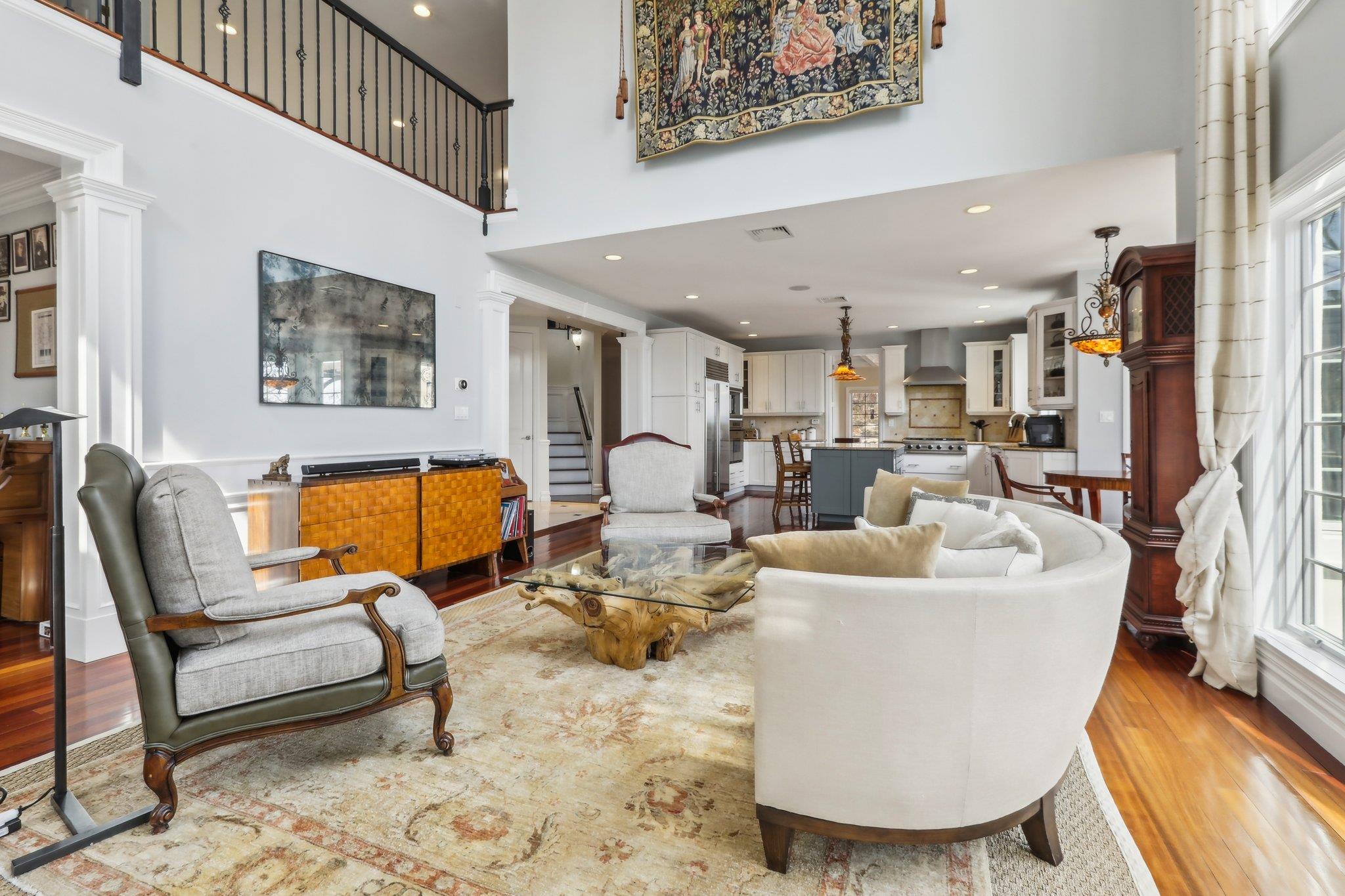 2 Tompkins Court