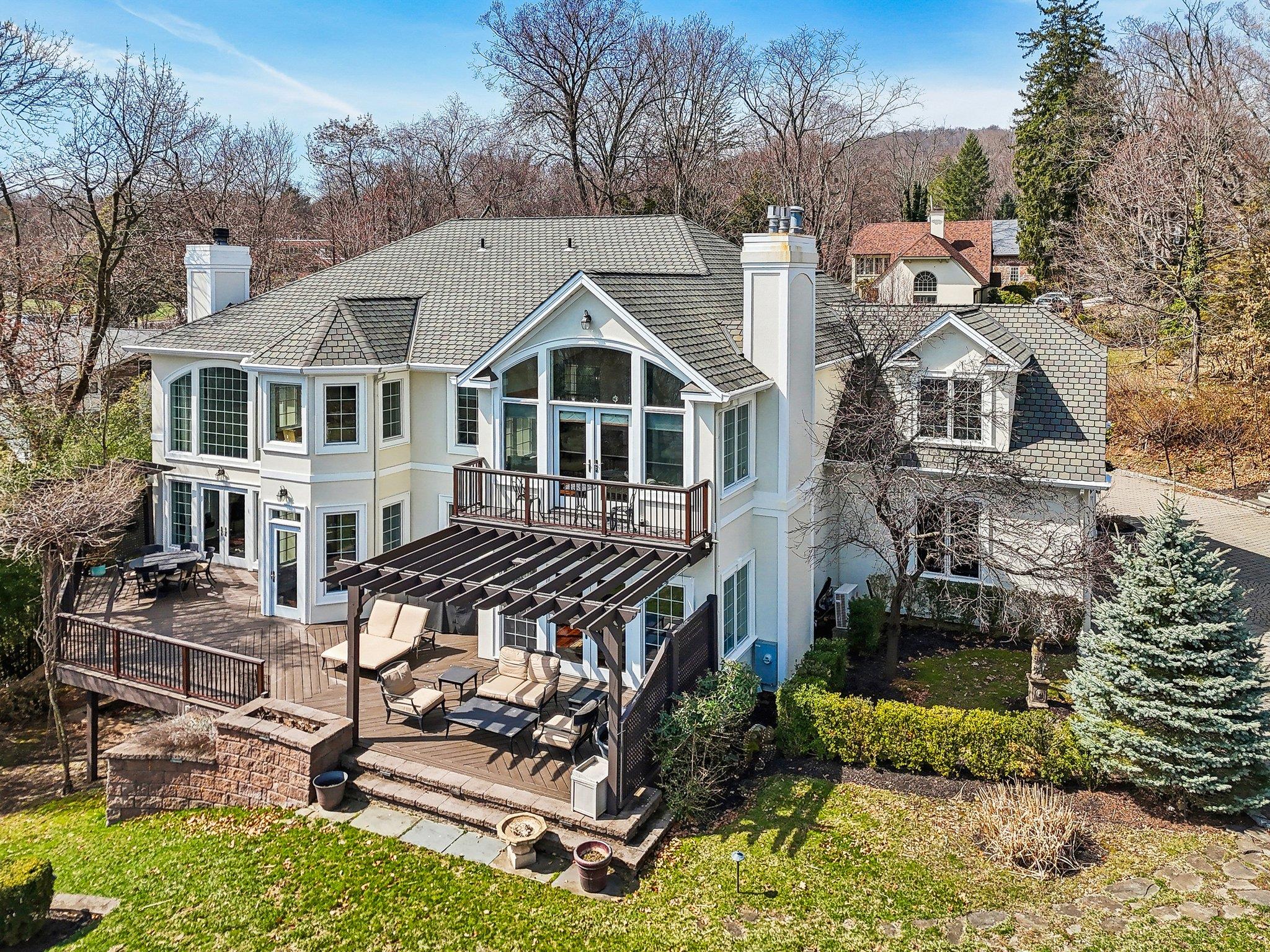 2 Tompkins Court