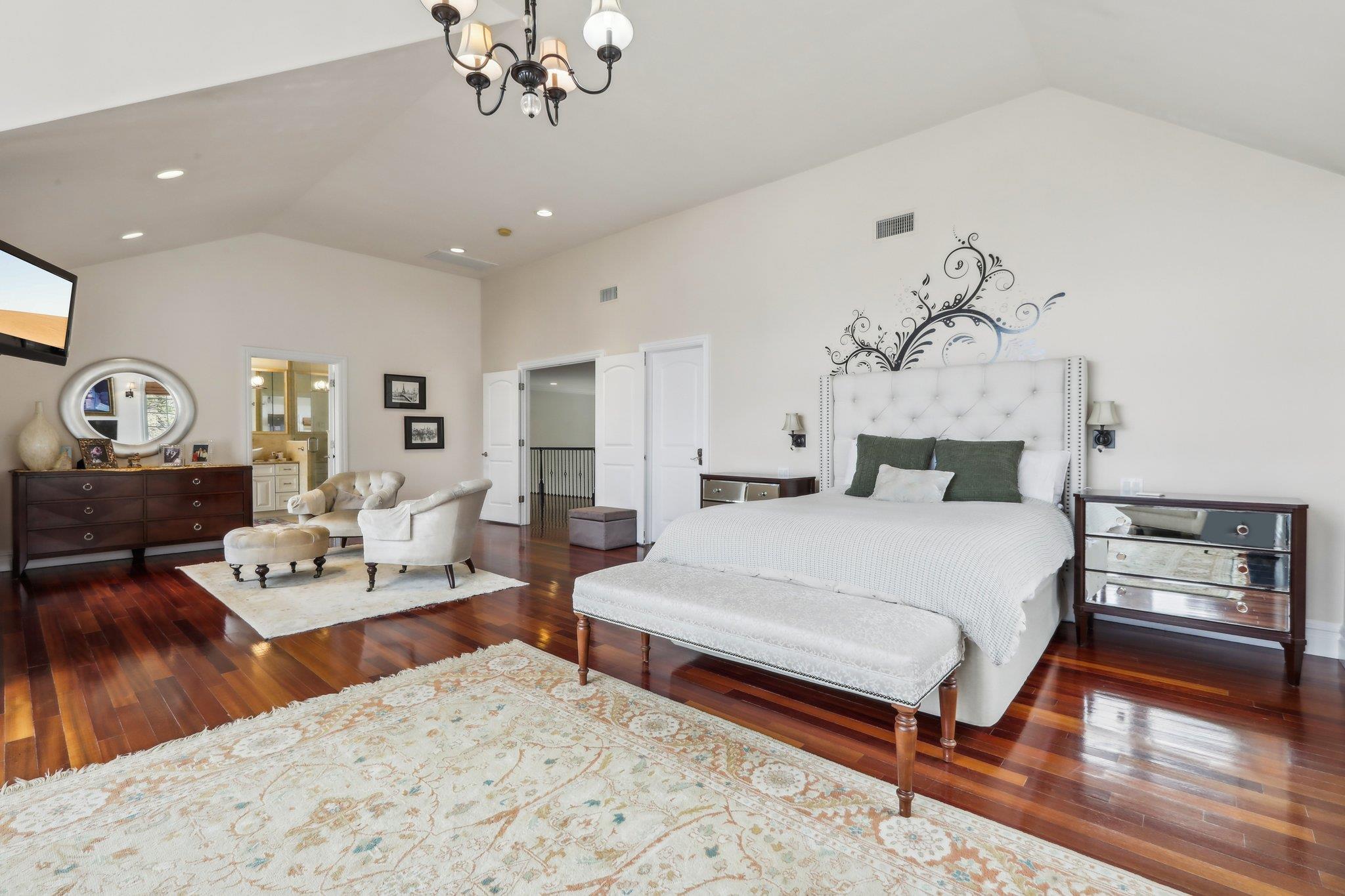 2 Tompkins Court