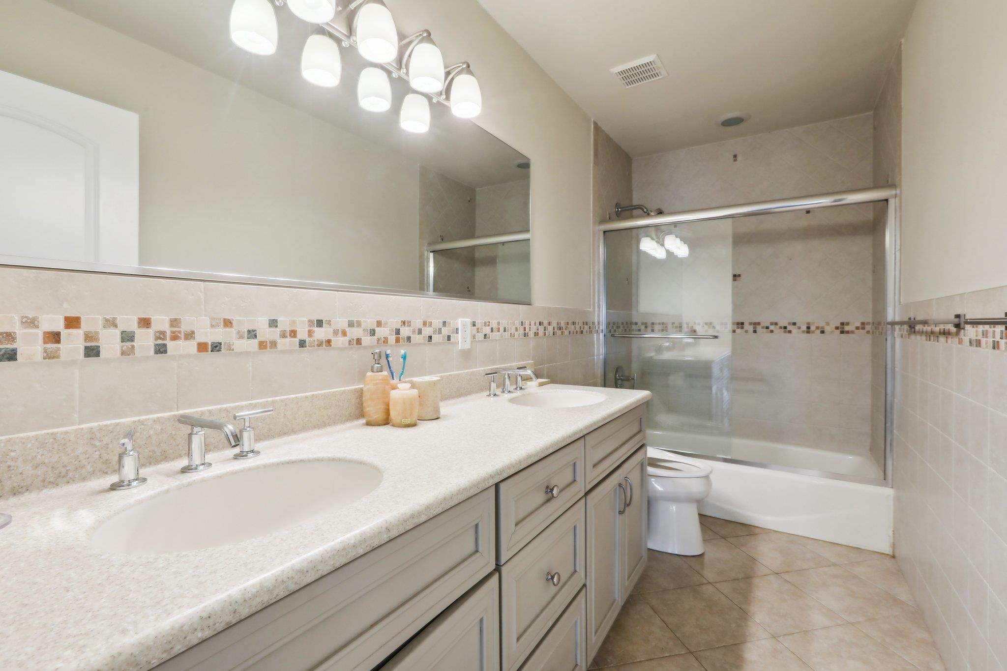 2 Tompkins Court