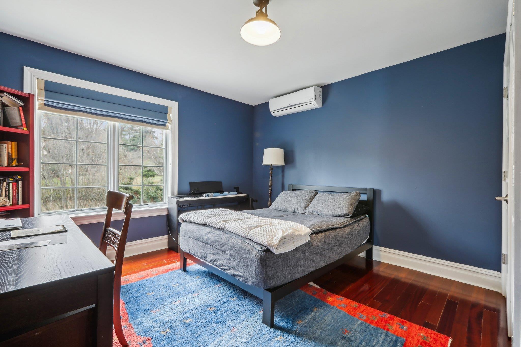 2 Tompkins Court