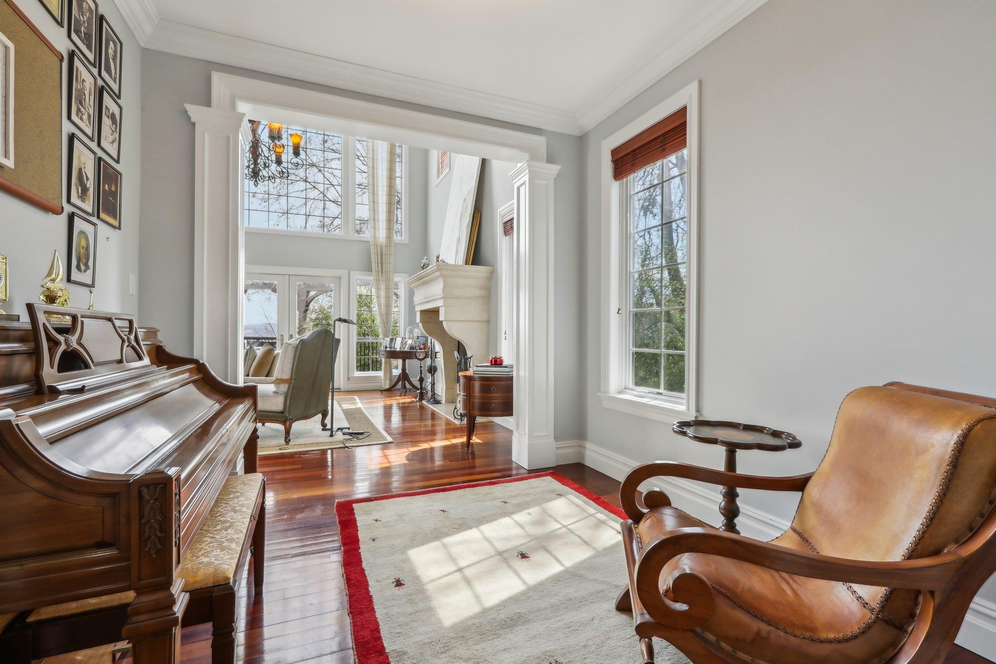 2 Tompkins Court