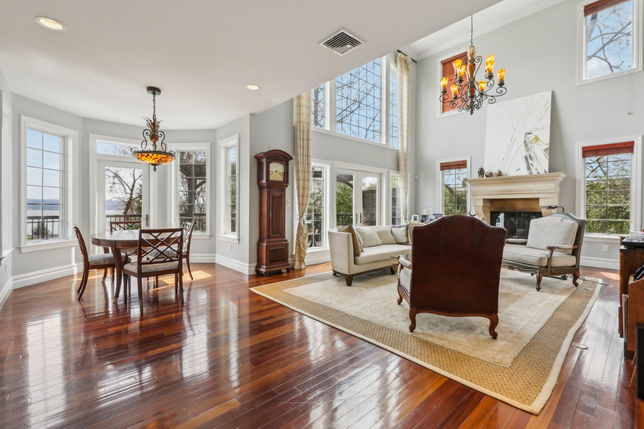 2 Tompkins Court