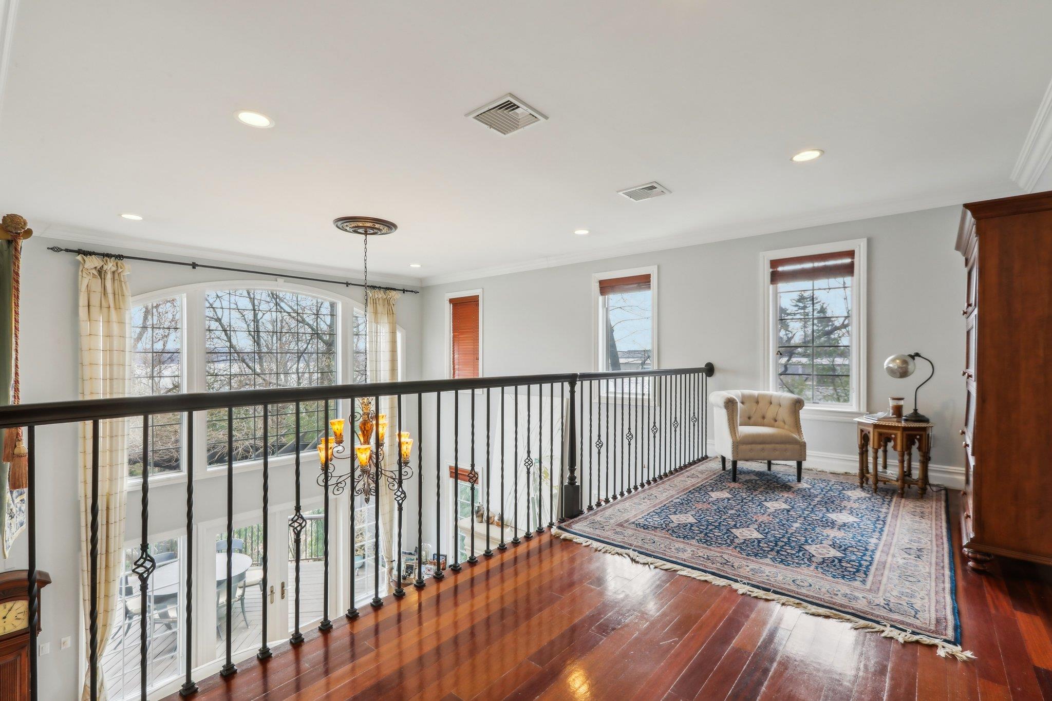 2 Tompkins Court
