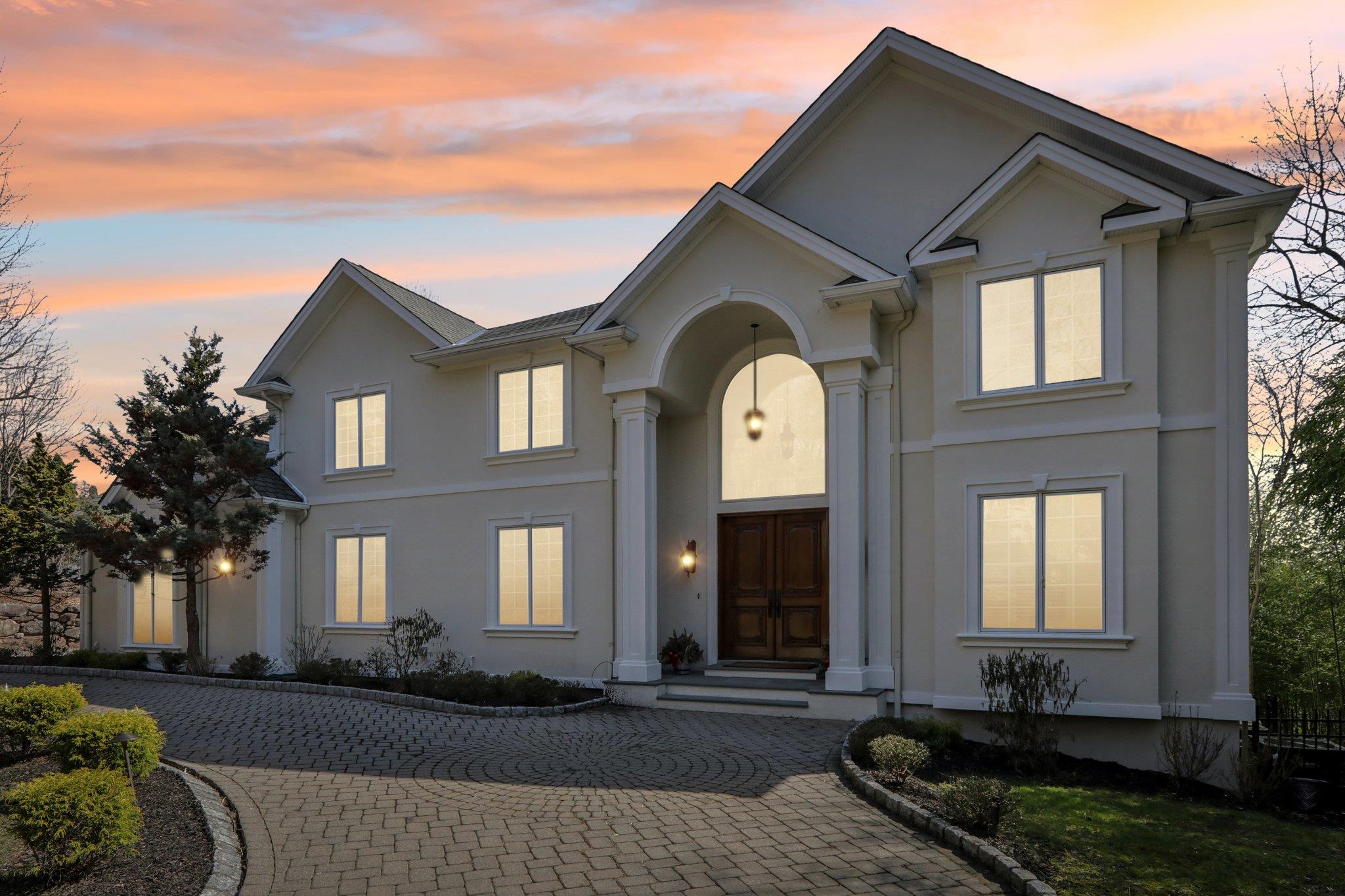 2 Tompkins Court