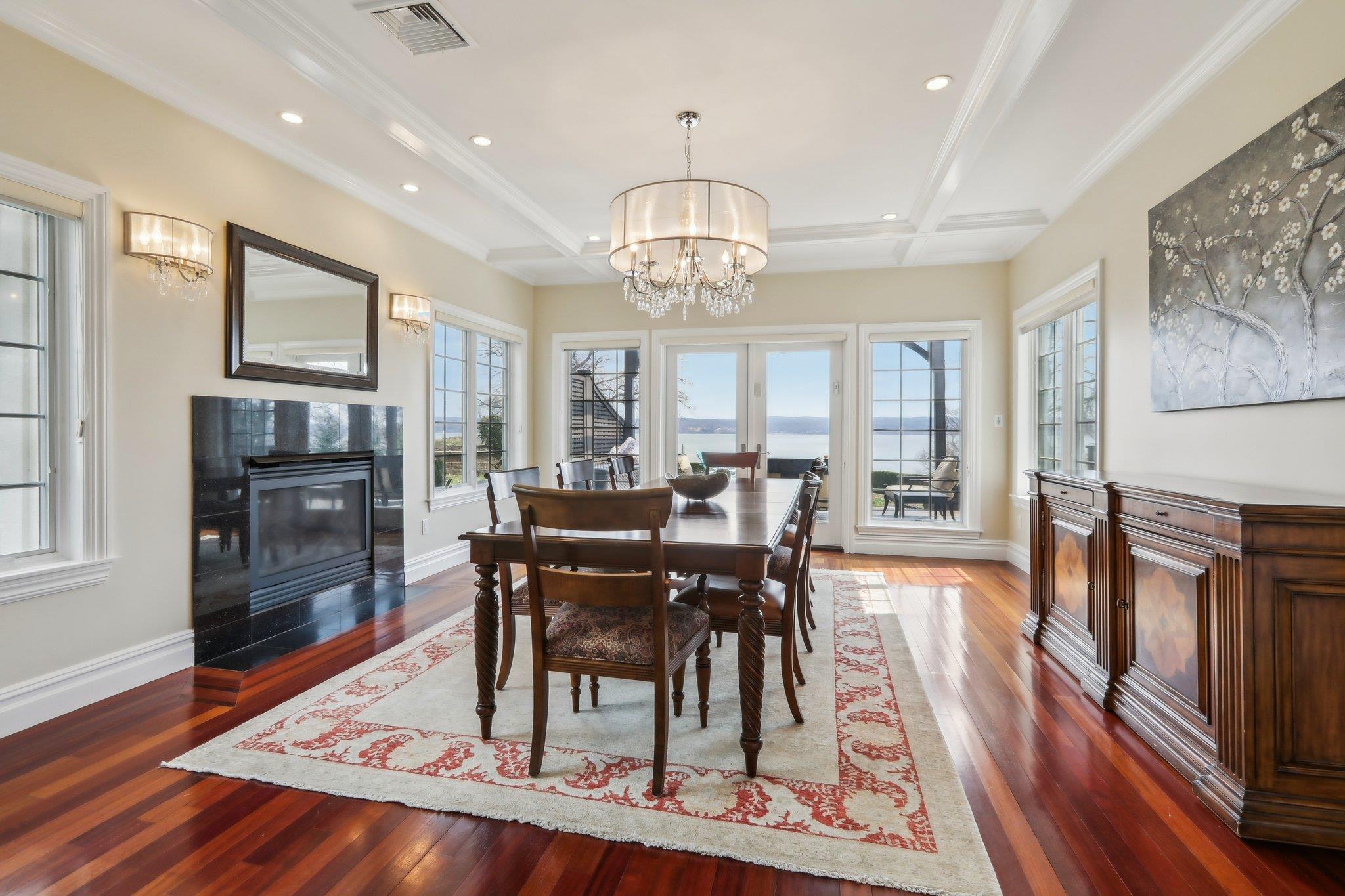 2 Tompkins Court