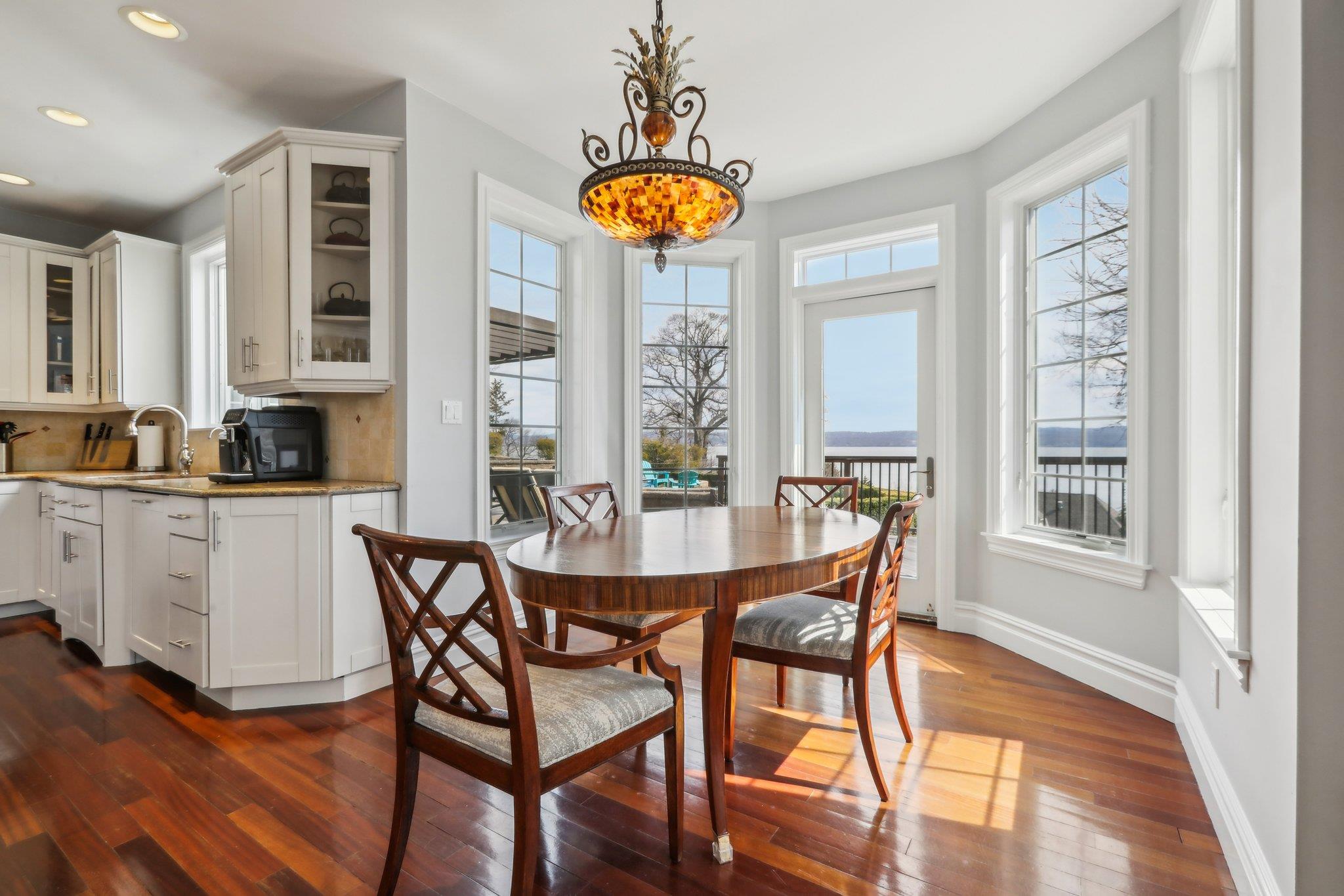 2 Tompkins Court